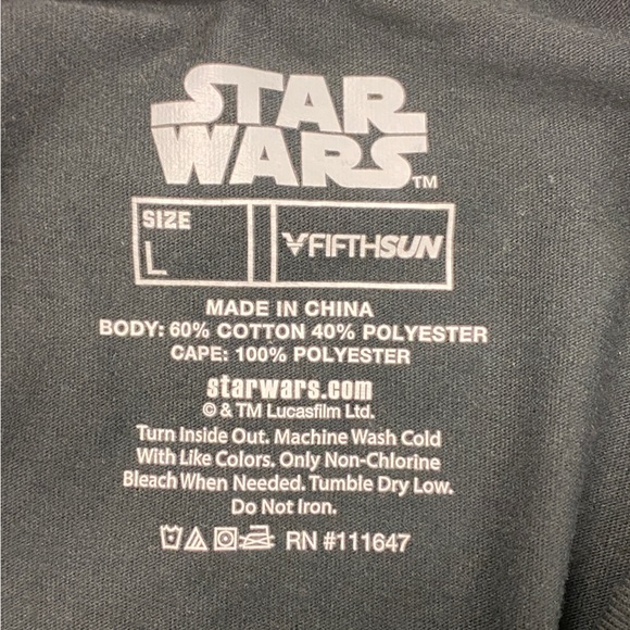 NWT Star Wars Dart Vader Disney Black short sleeve tee with removable cape - Picture 4 of 7